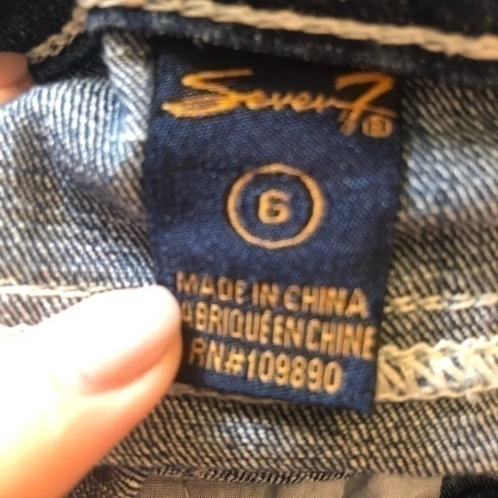 7 Bermuda Shorts - Picture 4 of 5